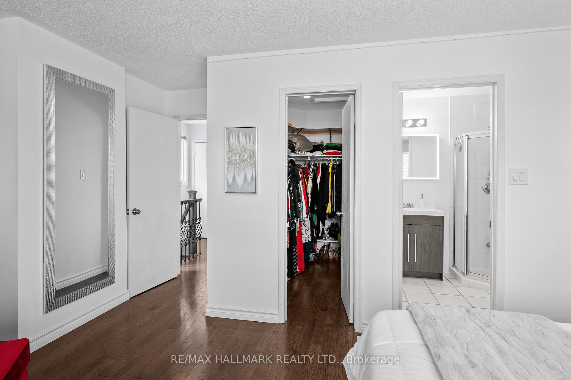 3 Bedrooms Condo at 5950 Glen Erin,  Mississauga For sale