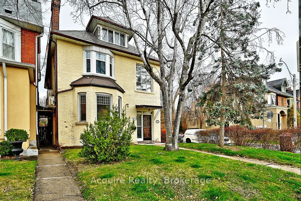 92 Roxborough