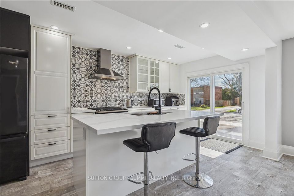 2446 Maryvale Court, Burlington, ON L7P 2P2