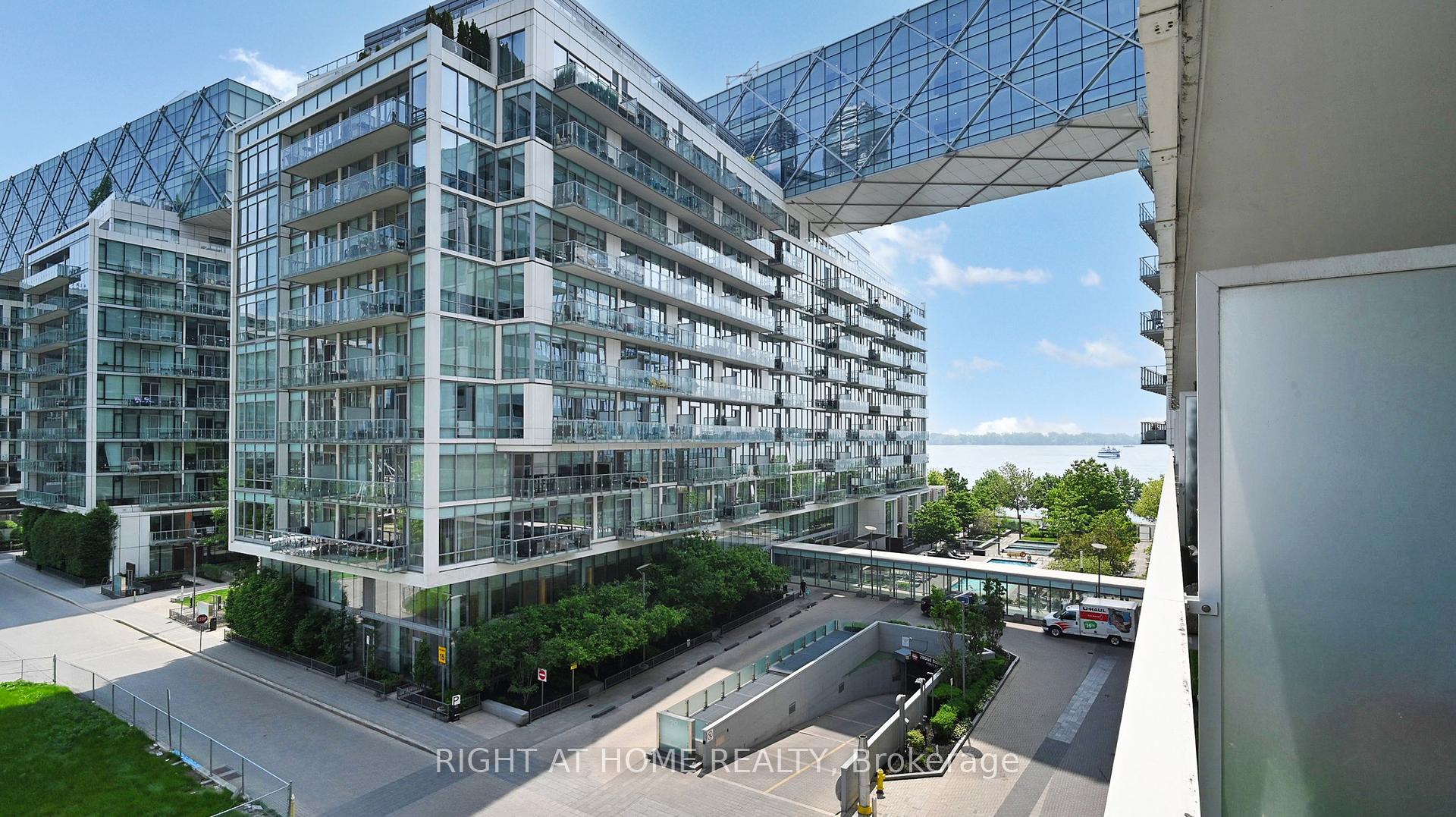 2 Bedrooms Condo at 15 Queens, Toronto For sale