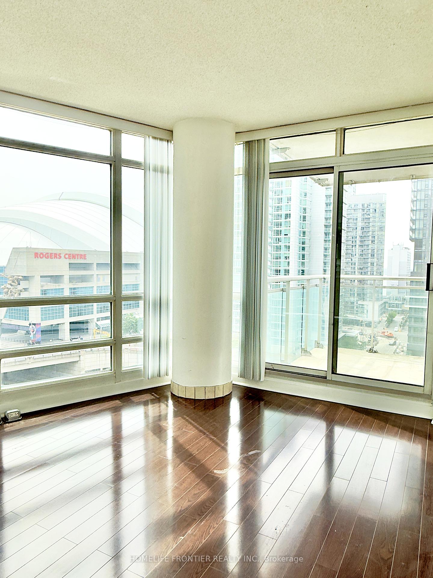 2 Bedrooms Condo at 381 Front, Toronto For sale