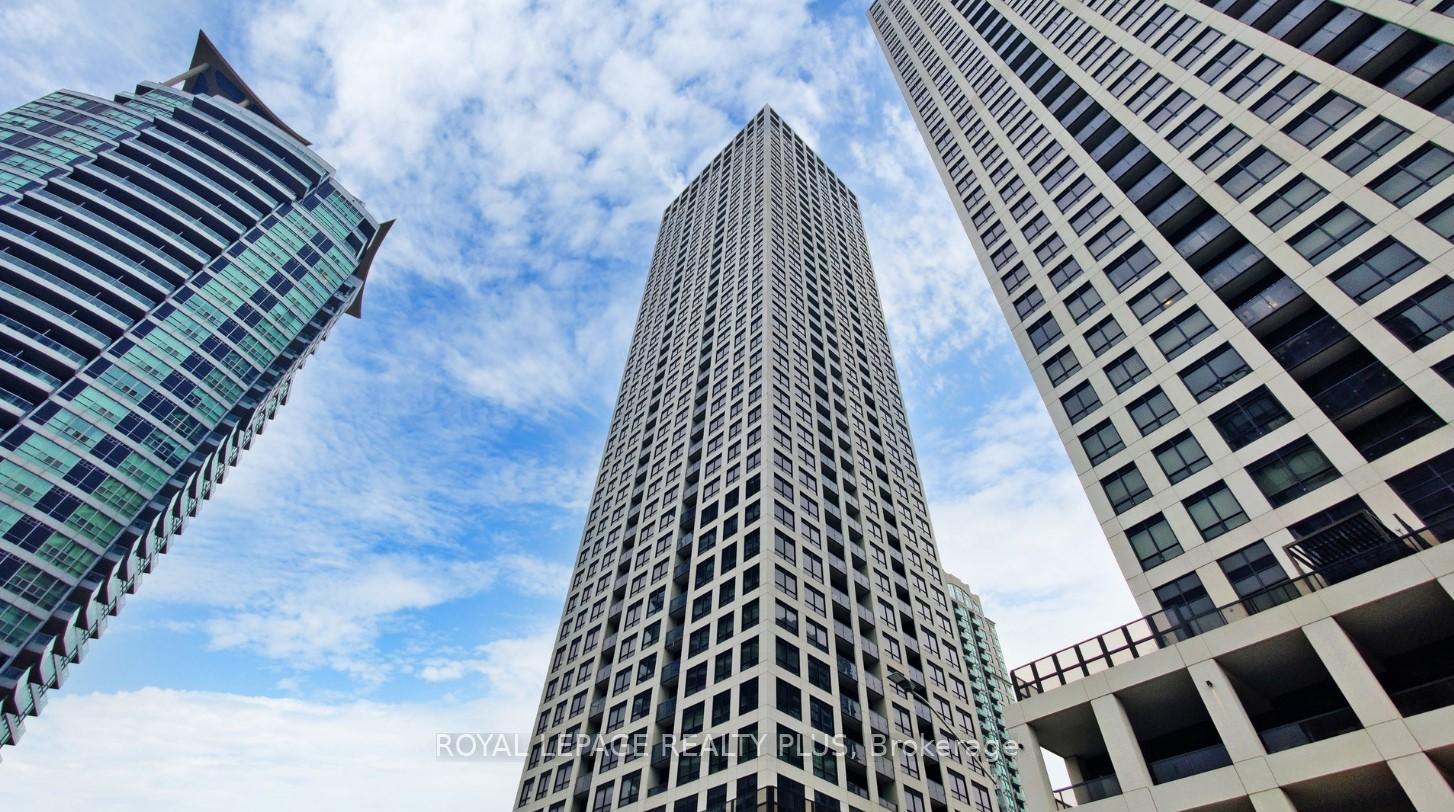 2 Bedrooms Condo at 30 Elm, Mississauga For sale