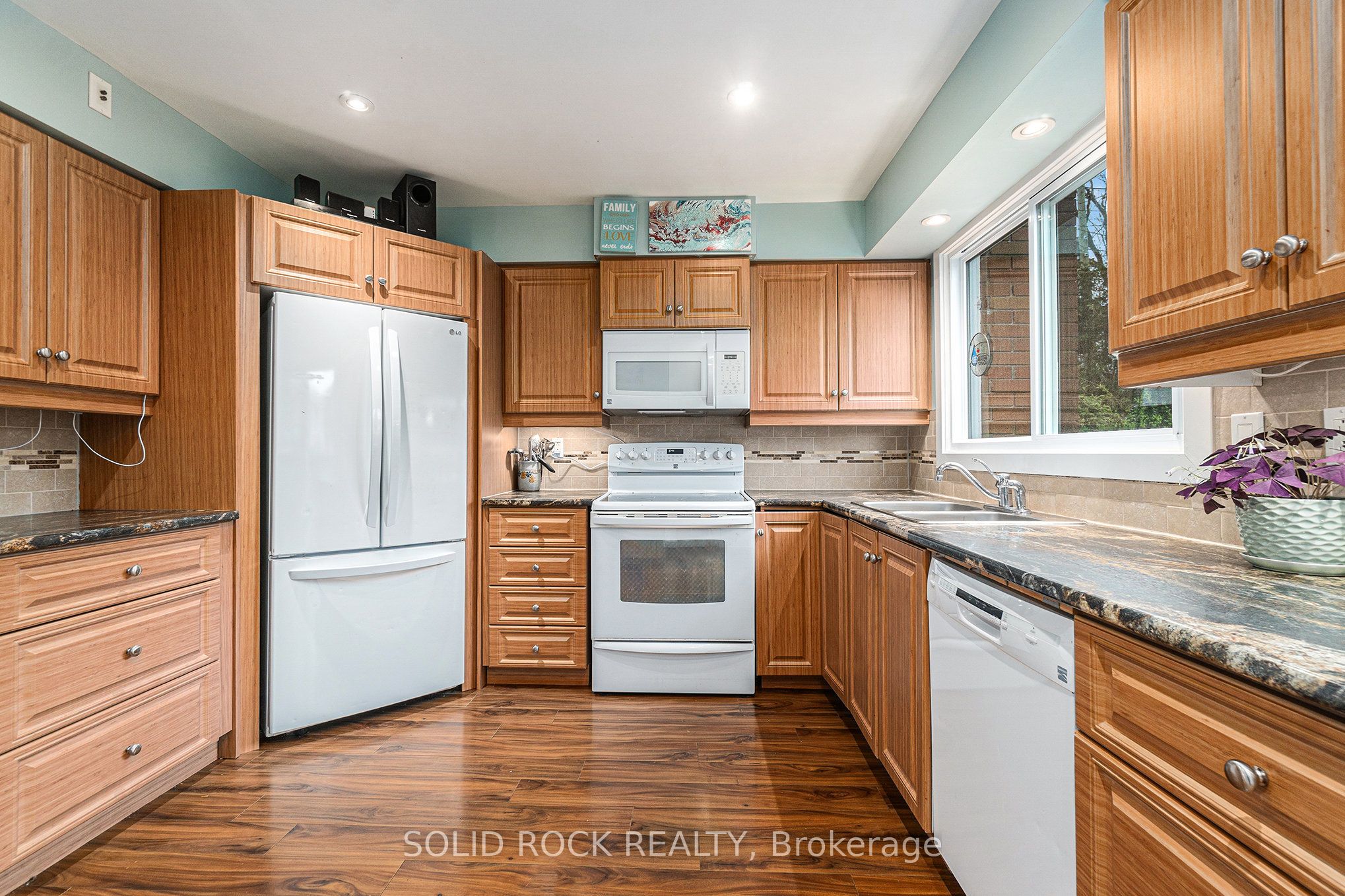 2924 Haughton Avenue, BritanniaLincolnHeightsandArea, ON K2B 6Z7