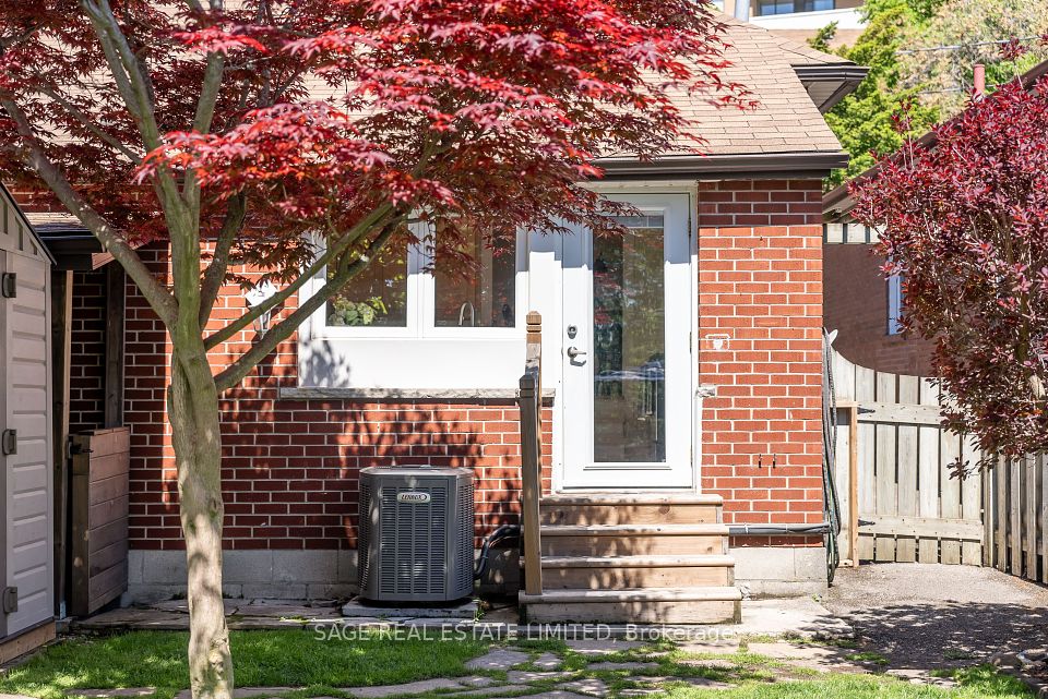 4047 Old Dundas