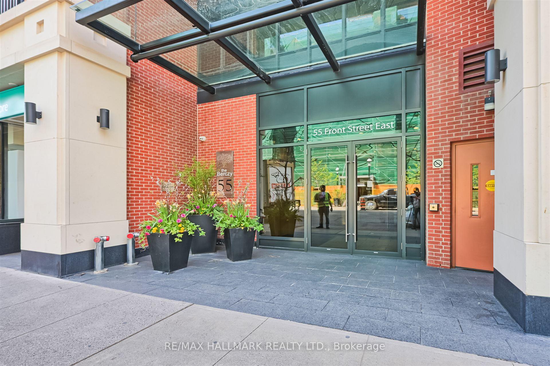 2 Bedrooms Condo at 55 Front, Toronto For sale