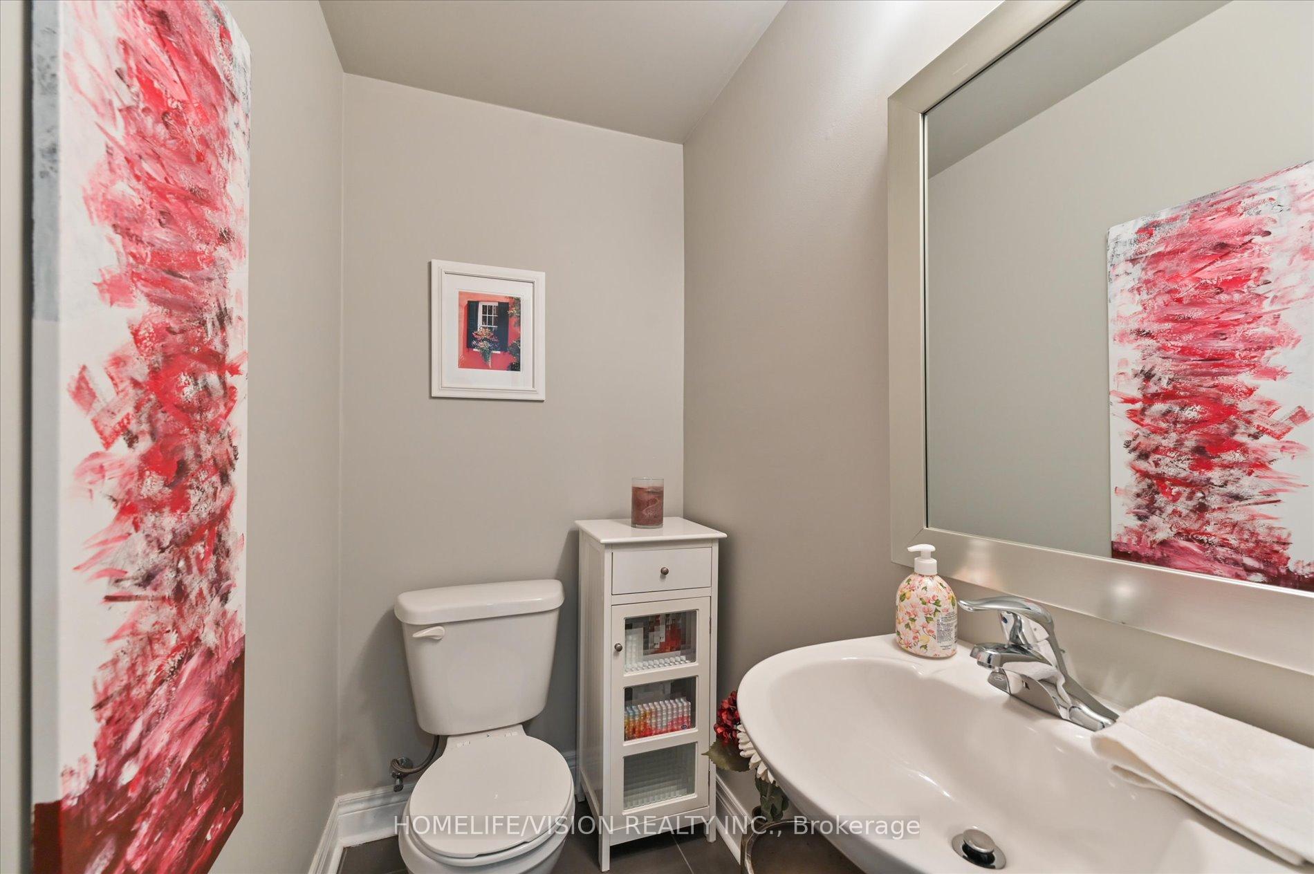 4 Bedrooms Condo at 2 Agar, Vaughan For sale