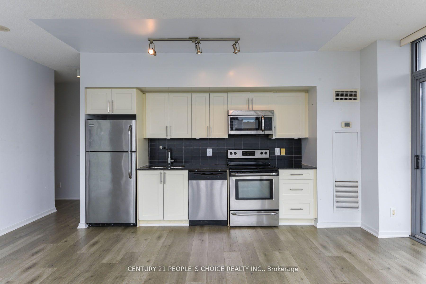 2 Bedrooms Condo at 105 The Queensway, Toronto For sale