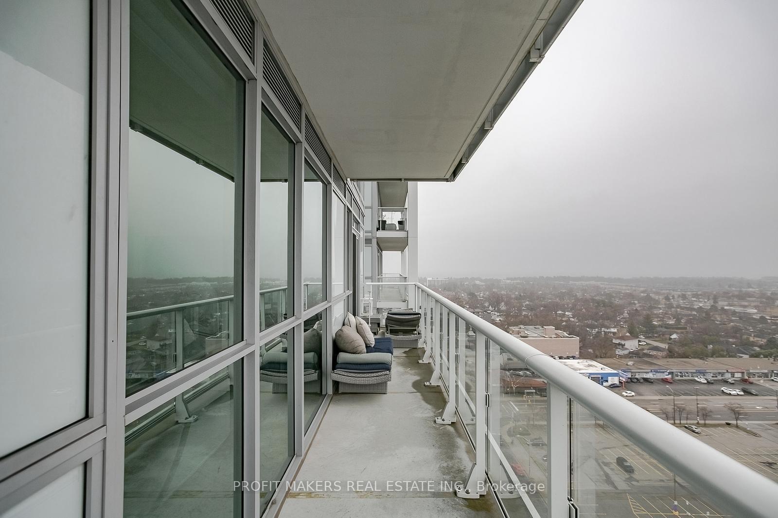 3 Bedrooms Condo at 65 Speers, Oakville For sale