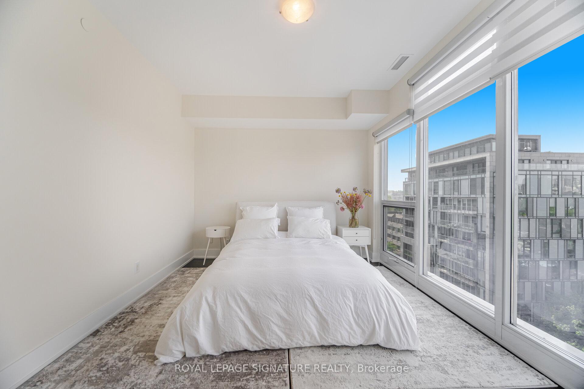 2 Bedrooms Condo at 170 Avenue, Toronto For sale