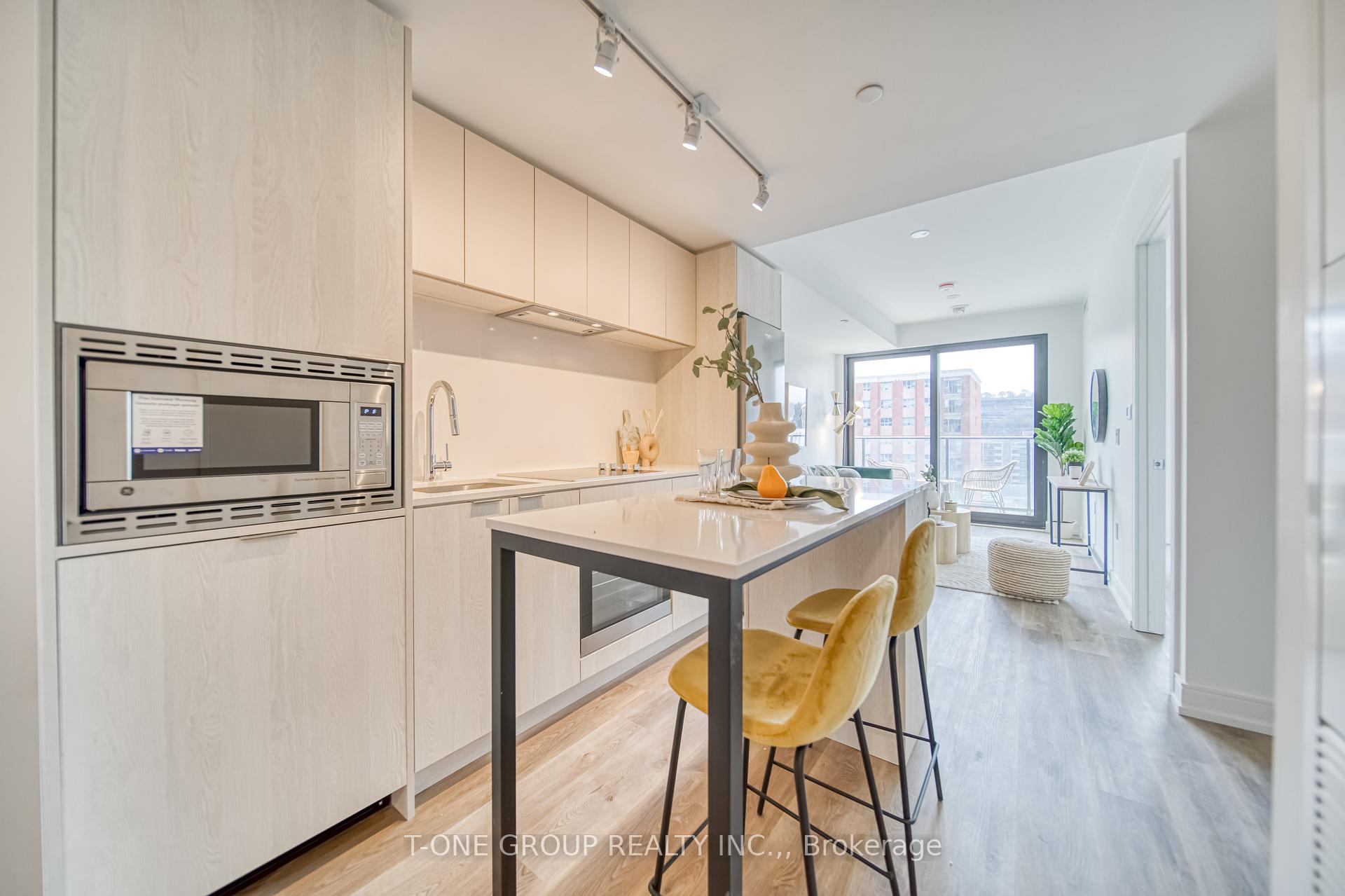 2 Bedrooms Condo at 1 Jarvis, Hamilton For sale