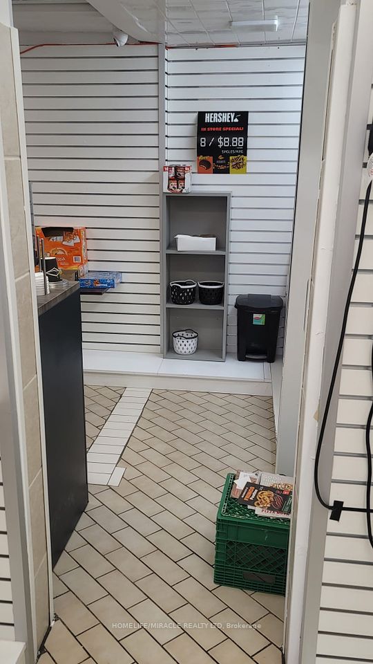 https://trreb-image.ampre.ca/Exe77v6zBL-1qUjEVDwhSGoThWfptAEnmpkJCrshdGs/rs:fit:960:960/wm:.5:so:0:50:.4/wmsh:10/wmt:PHNwYW4gZm9yZWdyb3VuZD0nd2hpdGUnIGZvbnQ9JzY4Jz5IT01FTElGRS9NSVJBQ0xFIFJFQUxUWSBMVEQsIEJyb2tlcmFnZTwvc3Bhbj4/cb:20250211015126/L3RycmViL2xpc3RpbmdzLzQwLzU1LzczLzk0L3AvNTJlM2RmYmYtN2YzMi00ZDRlLWFkMWYtOTFlZDljNjNiZGQ1LmpwZw.jpg