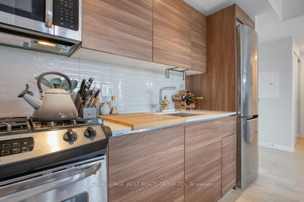 1 Bedroom Condo at 51 Lady Bank, Toronto For sale