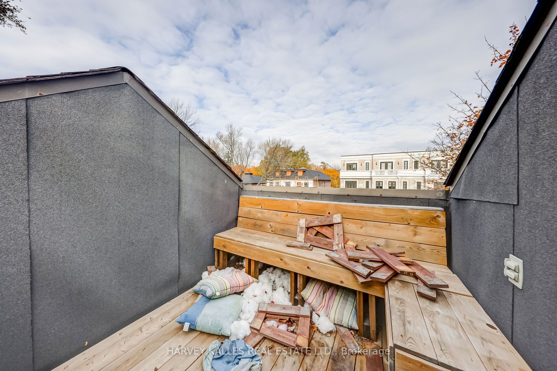 1200 Avenue Road Upper#3