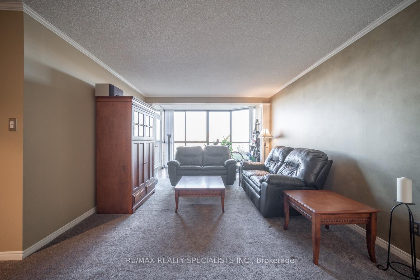 2 Bedrooms Condo at 4235 Sherwoodtowne, Mississauga For sale