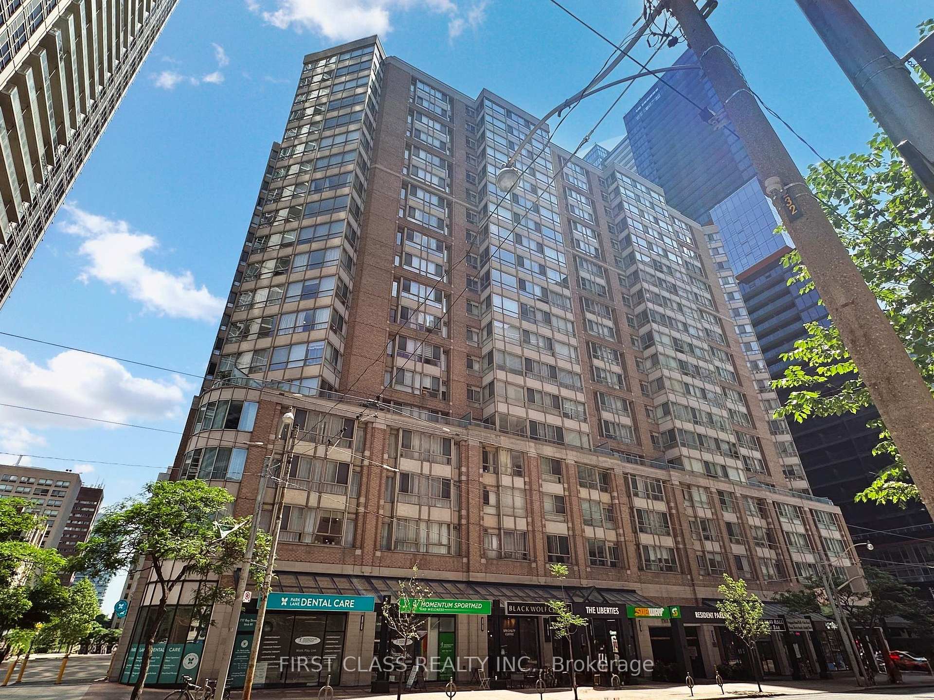3 Bedrooms Condo at 717 Bay, Toronto For sale
