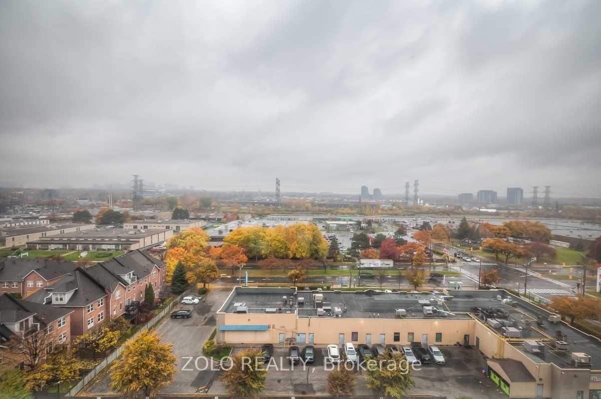 1 Bedroom Condo at 21 Overlea,  Toronto For sale