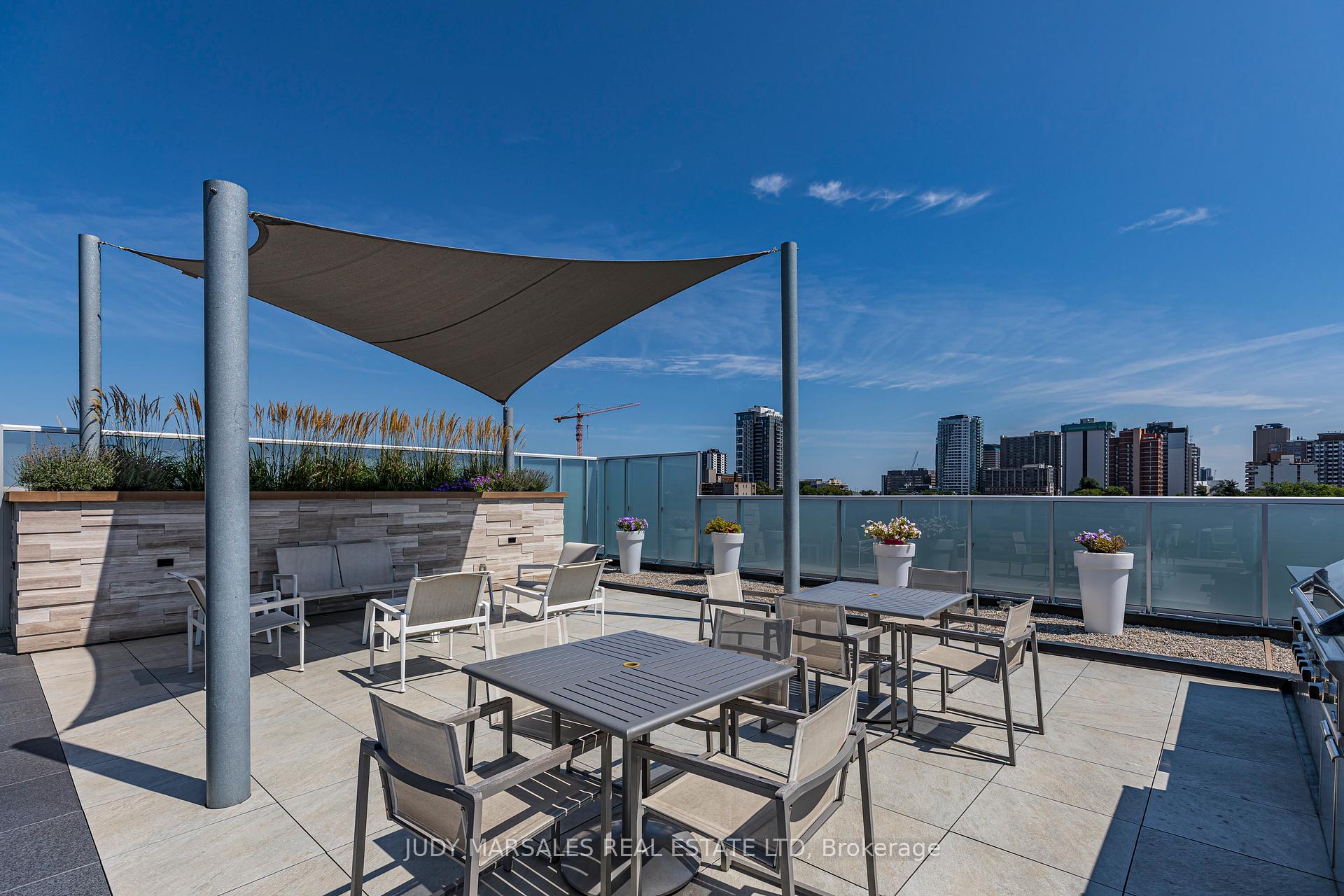2 Bedrooms Condo at 101 Locke,  Hamilton For sale
