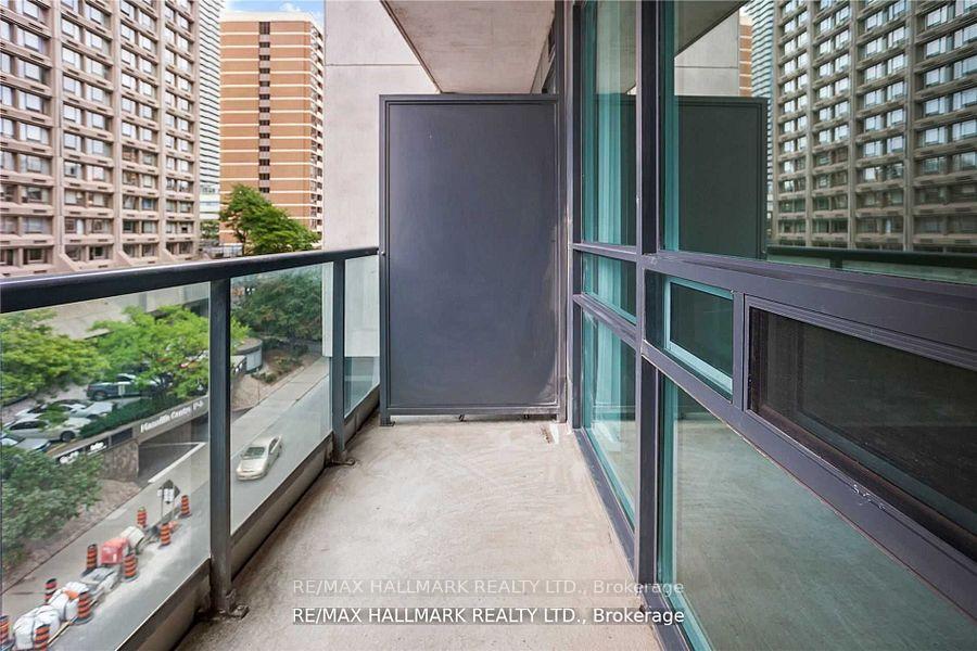 2 Bedrooms Condo at 1121 Bay, Toronto For sale