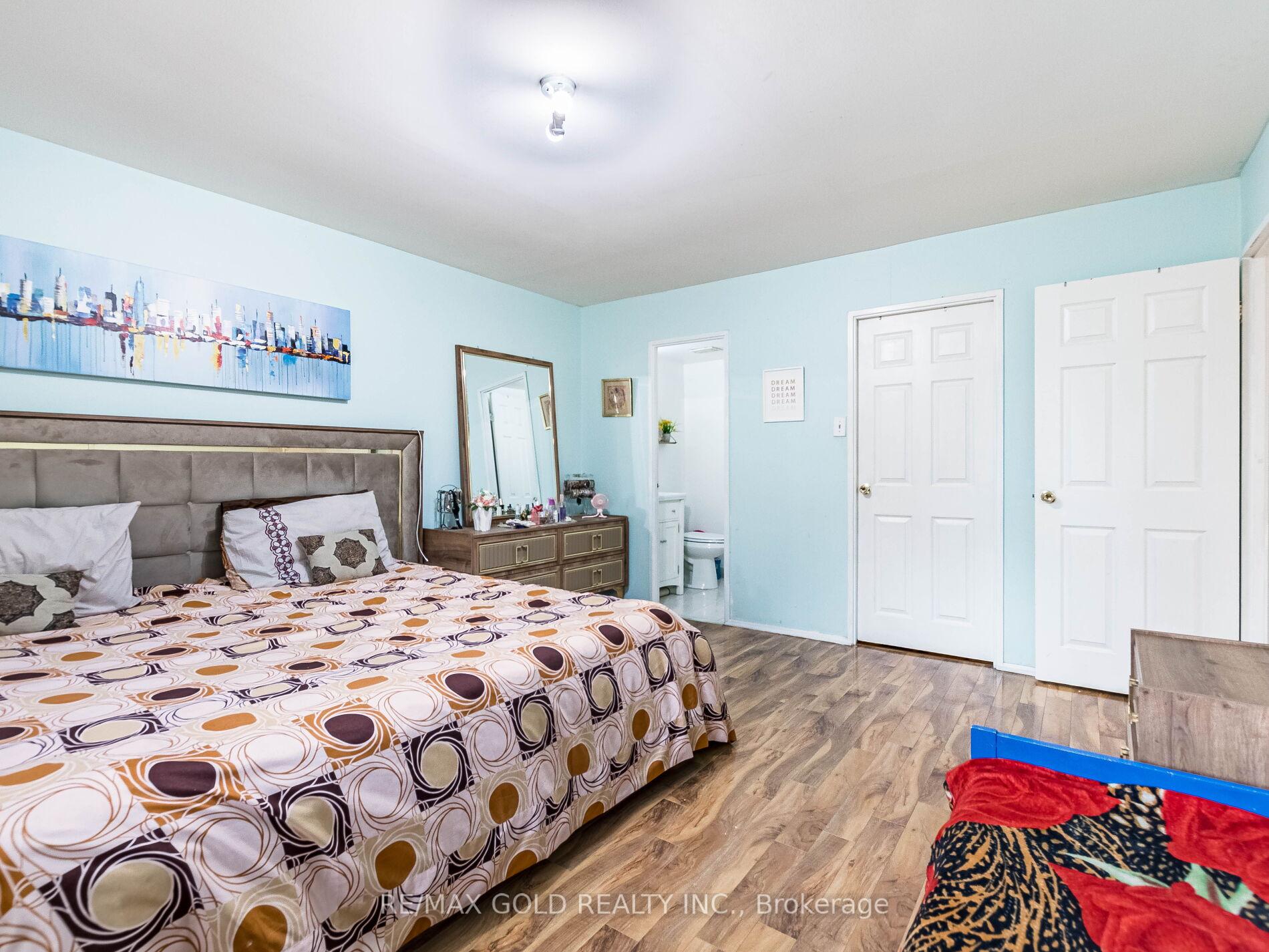 3 Bedrooms Condo at 3555 Derry,  Mississauga For sale