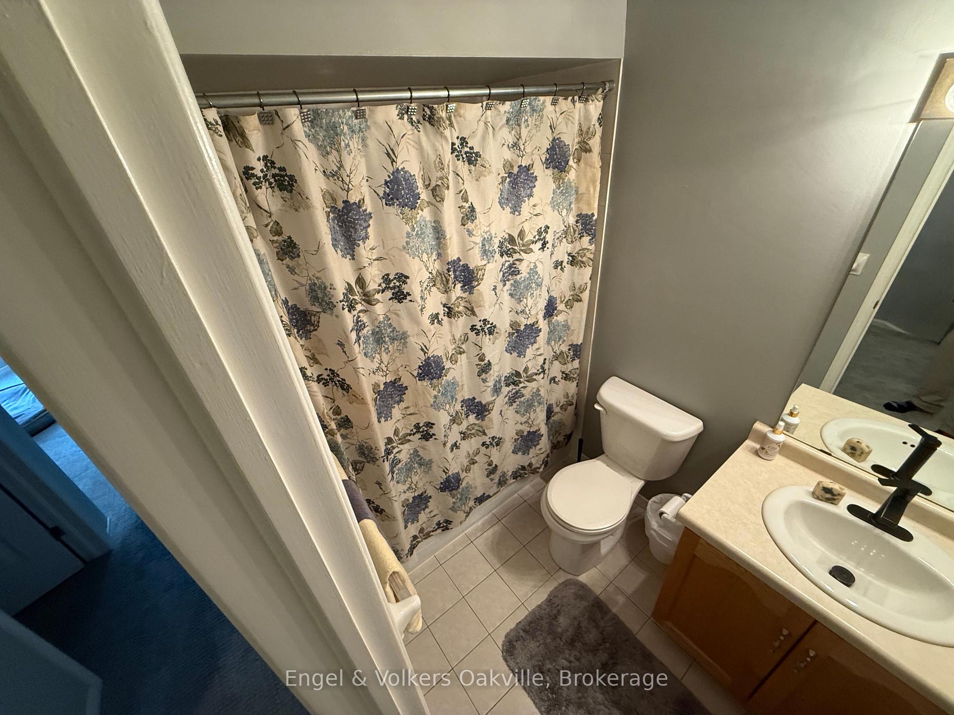 3 Bedrooms Condo at 2015 Cleaver, Burlington For sale