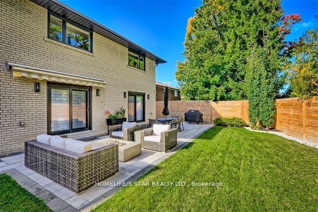 7 KINGSBOROUGH Crescent