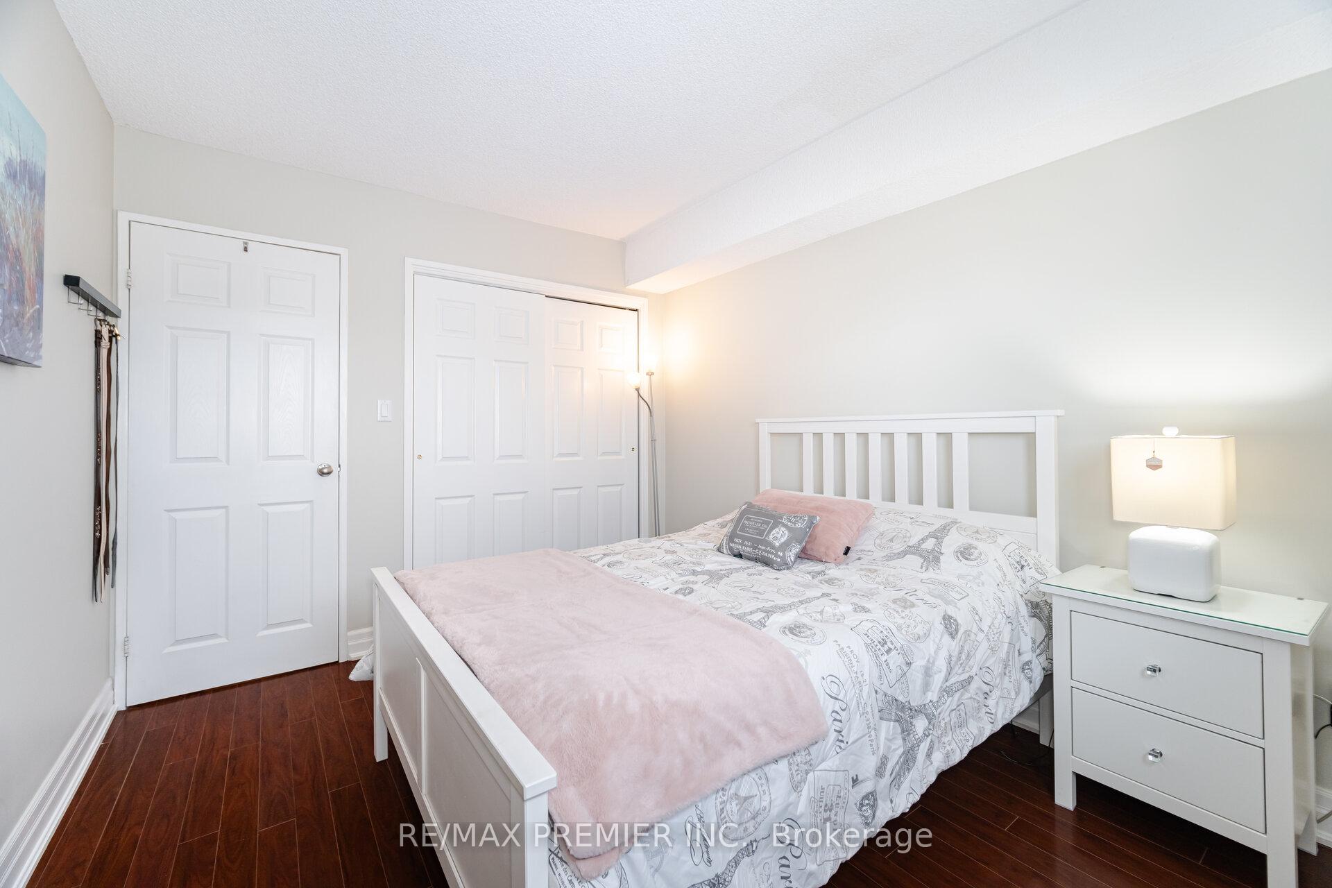 2 Bedrooms Condo at 270 Scarlett, Toronto For sale