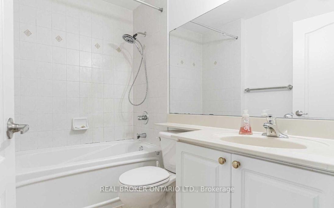 3 Bedrooms Condo at 33 Elm, Mississauga For sale