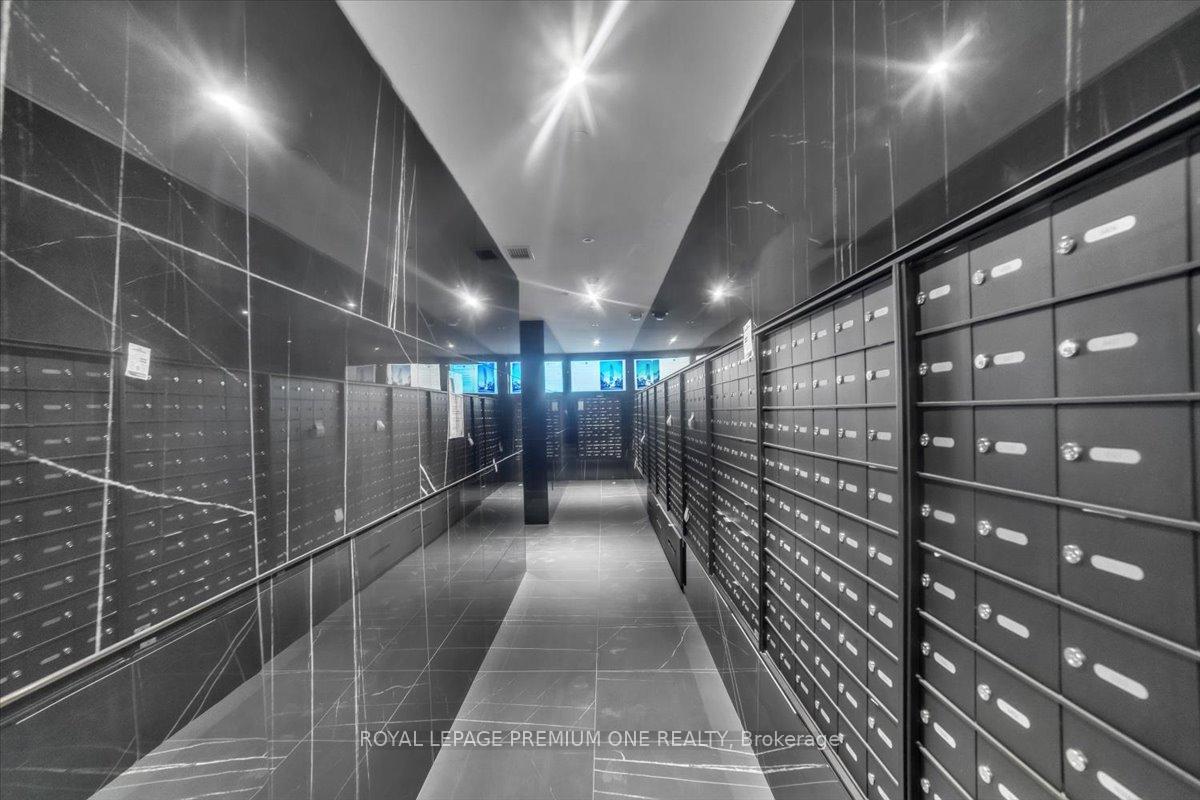 2 Bedrooms Condo at 11 Yorkville, Toronto For sale