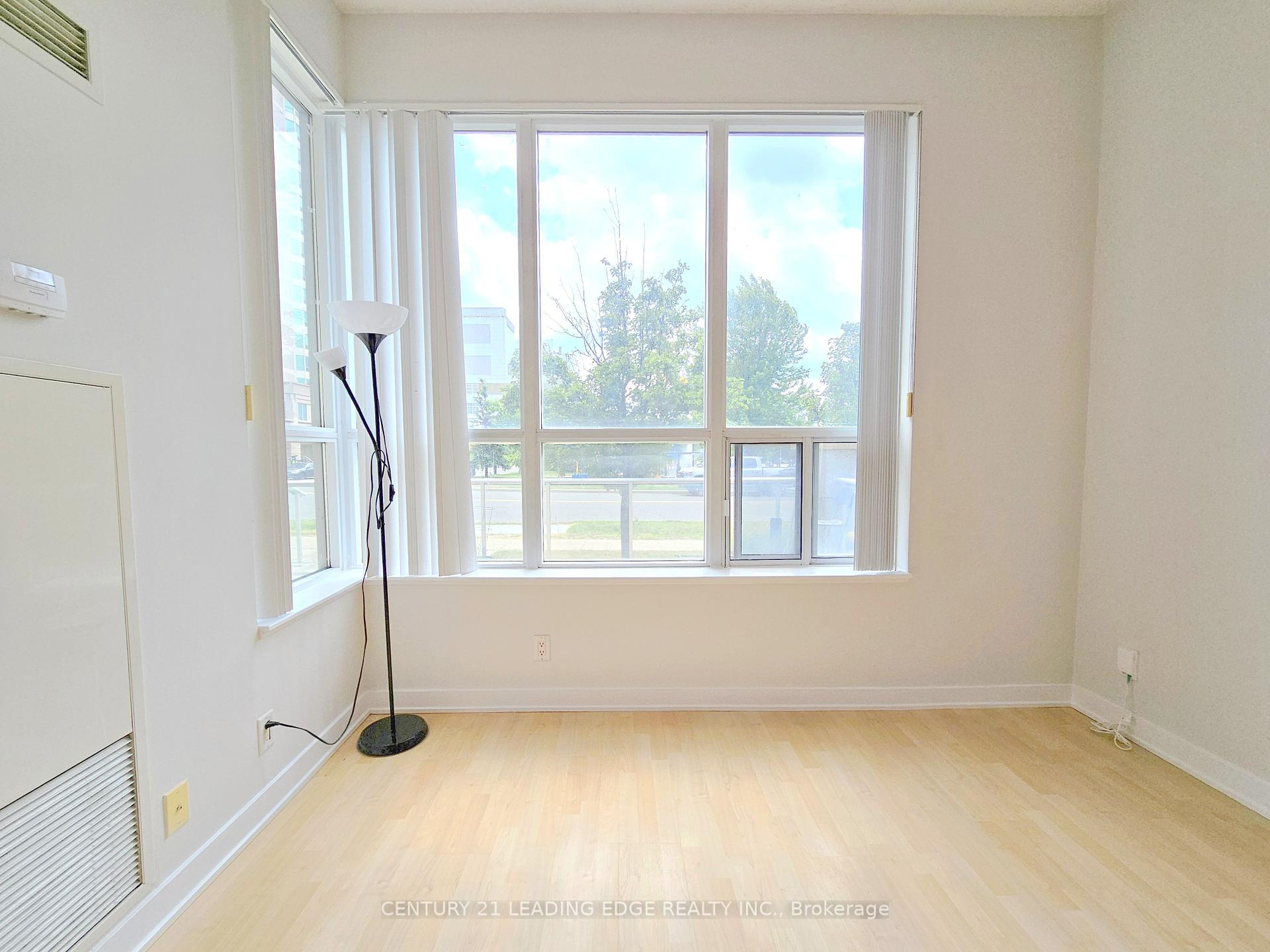 3 Bedrooms Condo at 38 Lee Centre, Toronto For sale