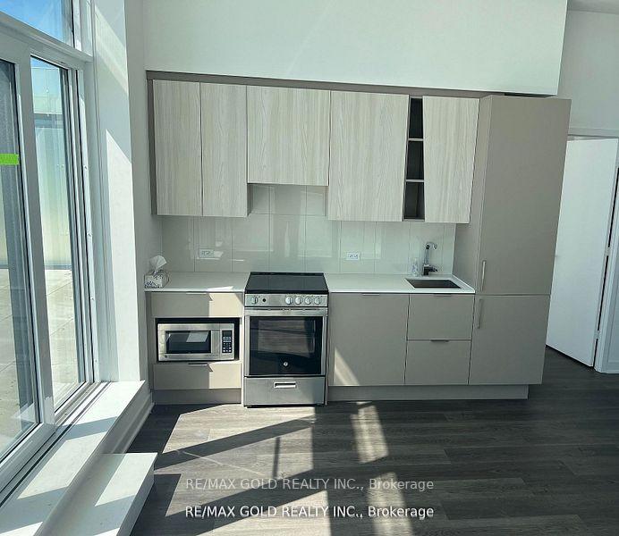 3 Bedrooms Condo at 3900 Confederation, Mississauga For sale