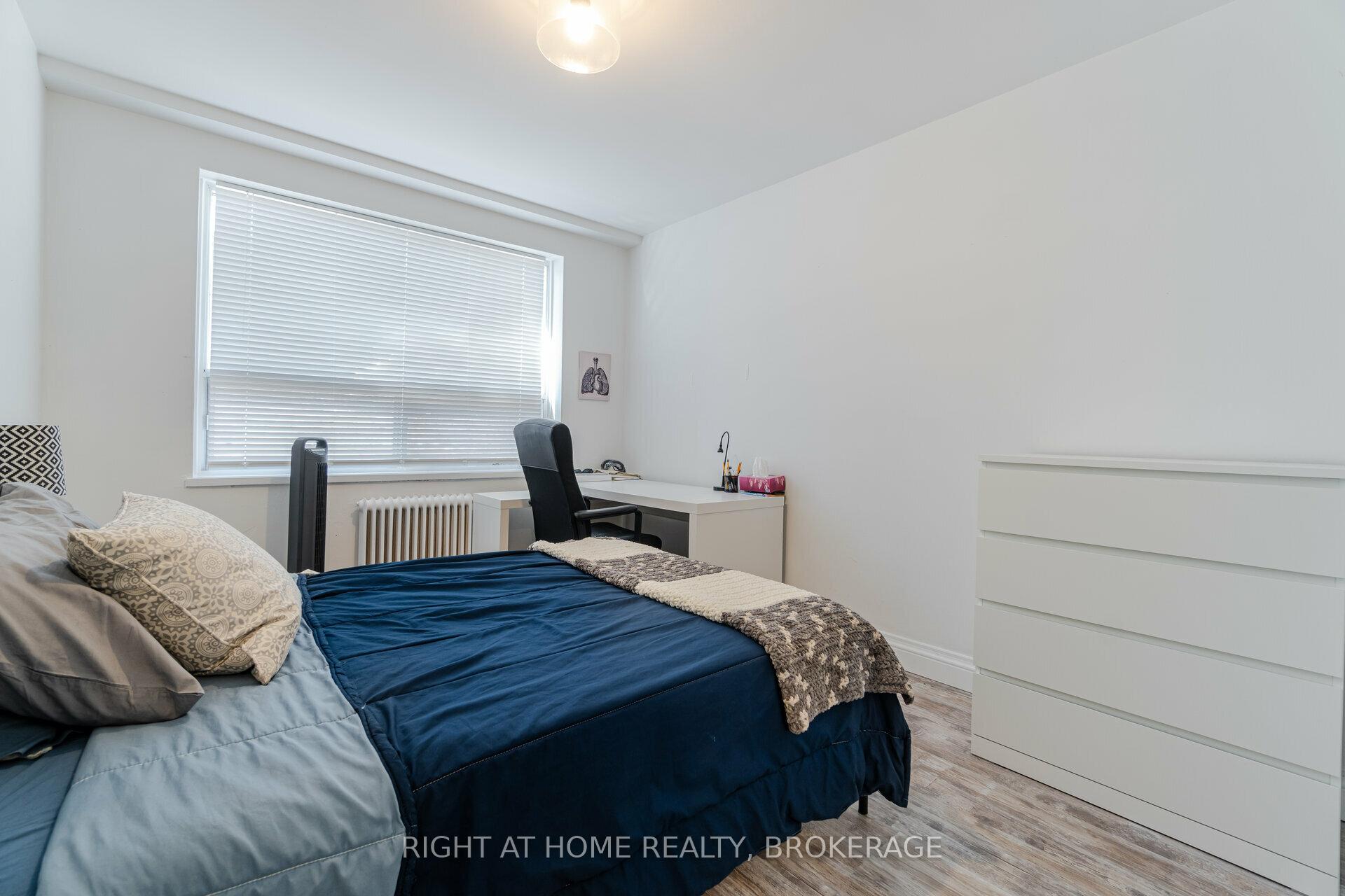 2 Bedrooms Condo at 57 Mericourt, Hamilton For sale