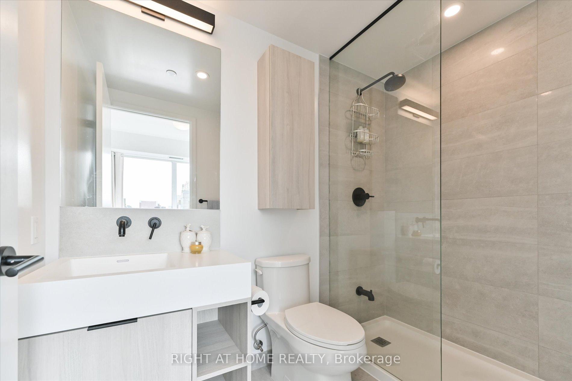 3 Bedrooms Condo at 108 Peter, Toronto For sale