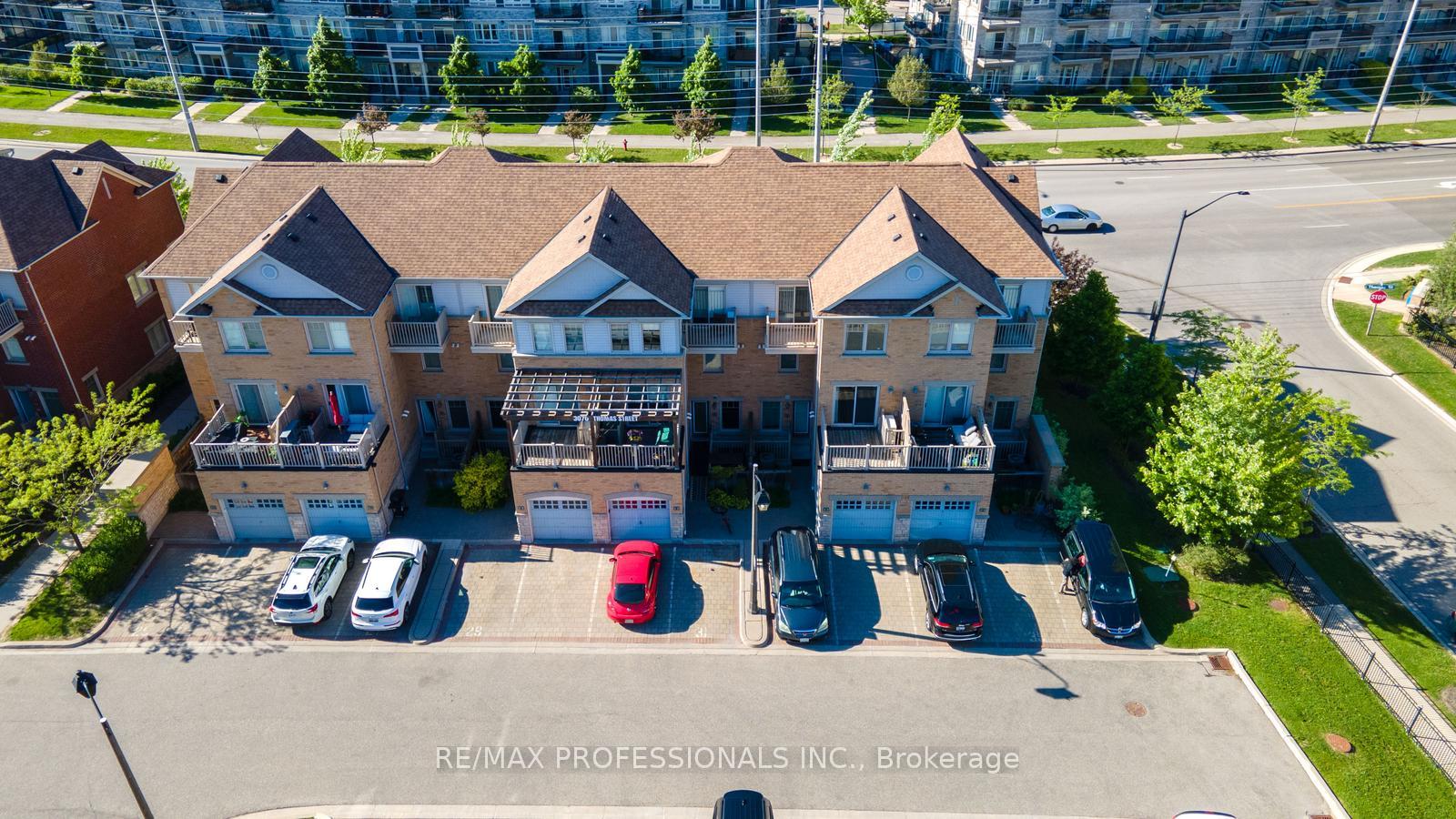 2 Bedrooms Condo at 3070 Thomas, Mississauga For sale
