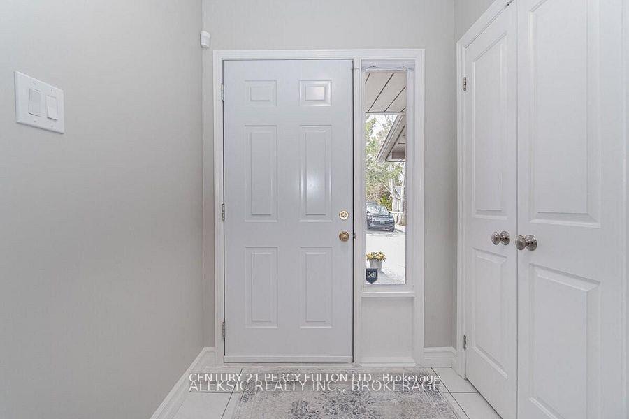 3 Bedrooms Condo at 3100 Fifth, Mississauga For sale