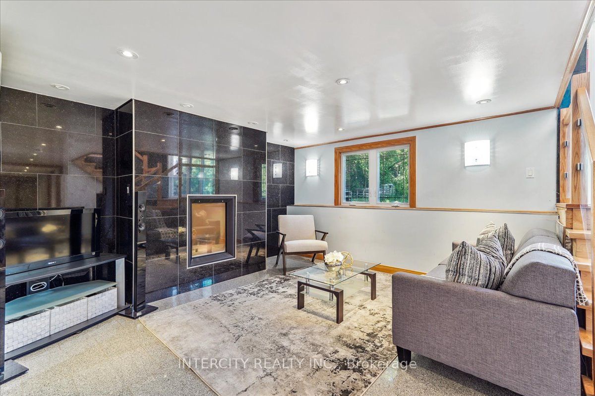 3505 Cochrane Street