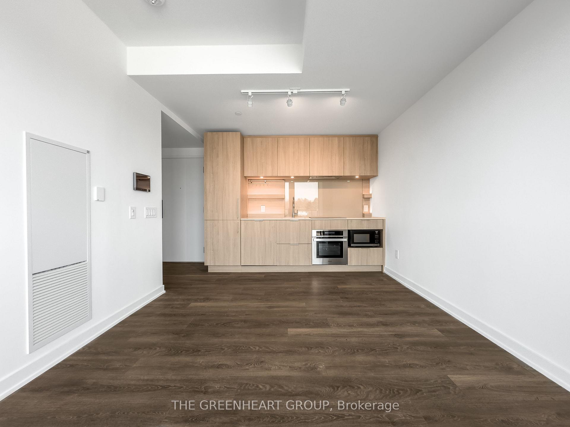 #220 – 28 Ann Street, Mississauga, ON L5G 0E1