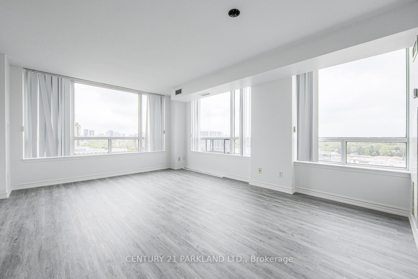 3 Bedrooms Condo at 8 Rean, Toronto For sale