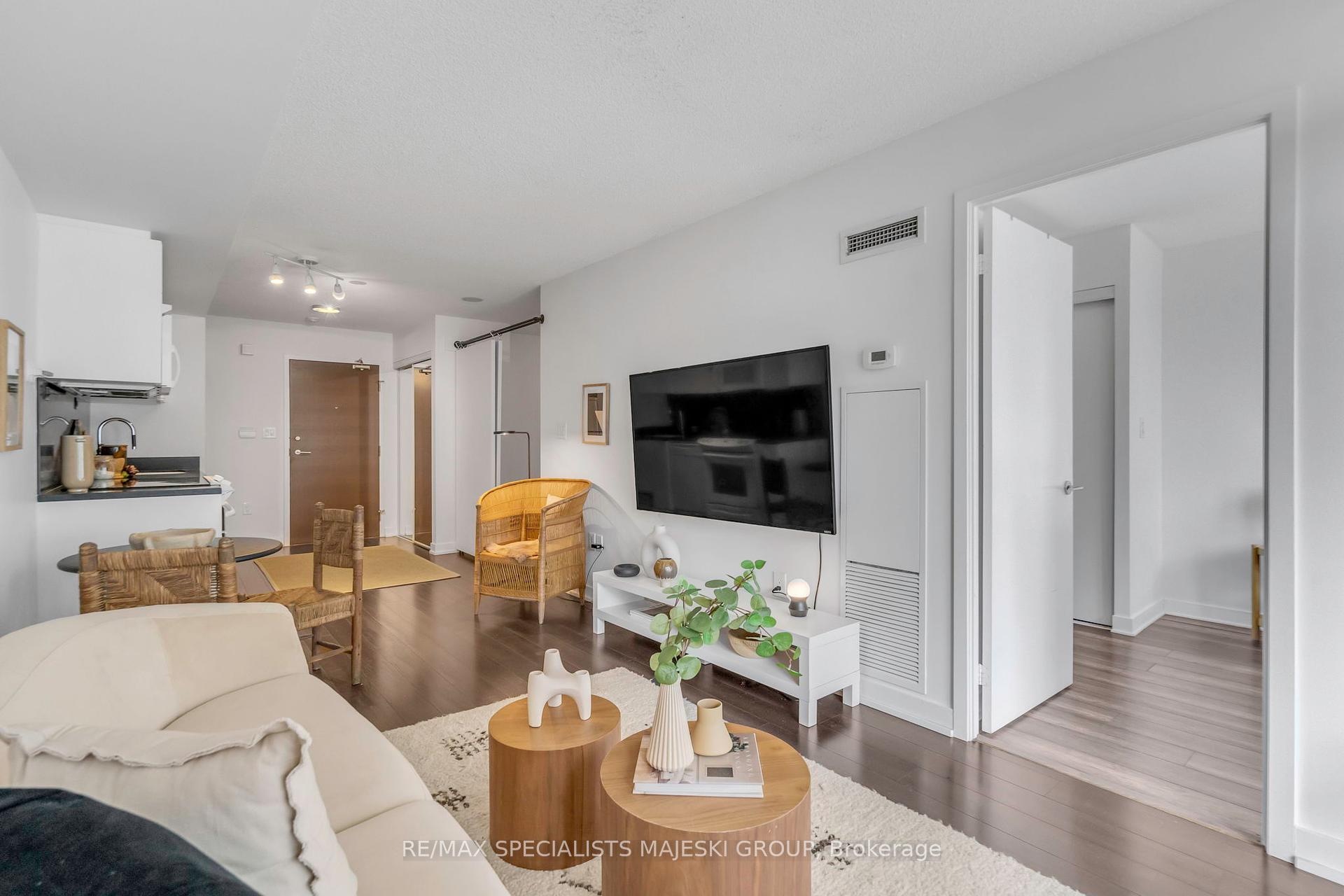 2 Bedrooms Condo at 21 Iceboat,  Toronto For sale