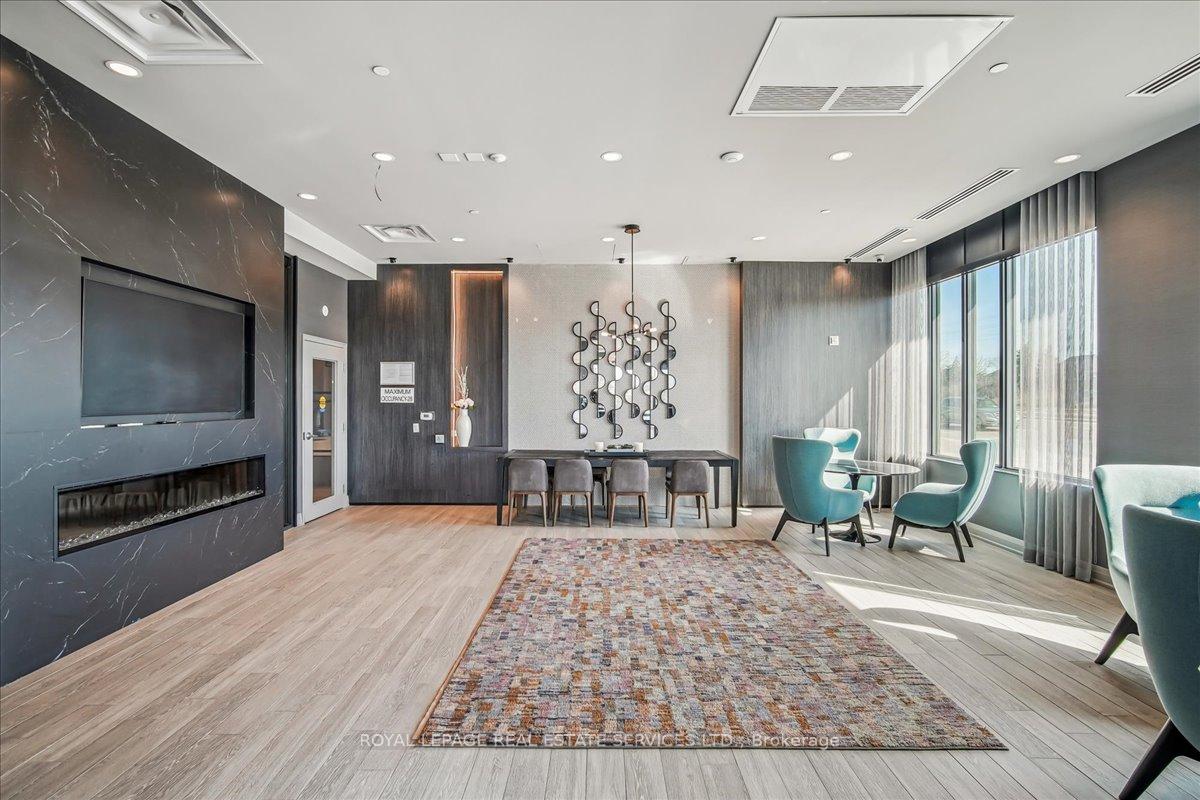 2 Bedrooms Condo at 95 DUNDAS, Oakville For sale