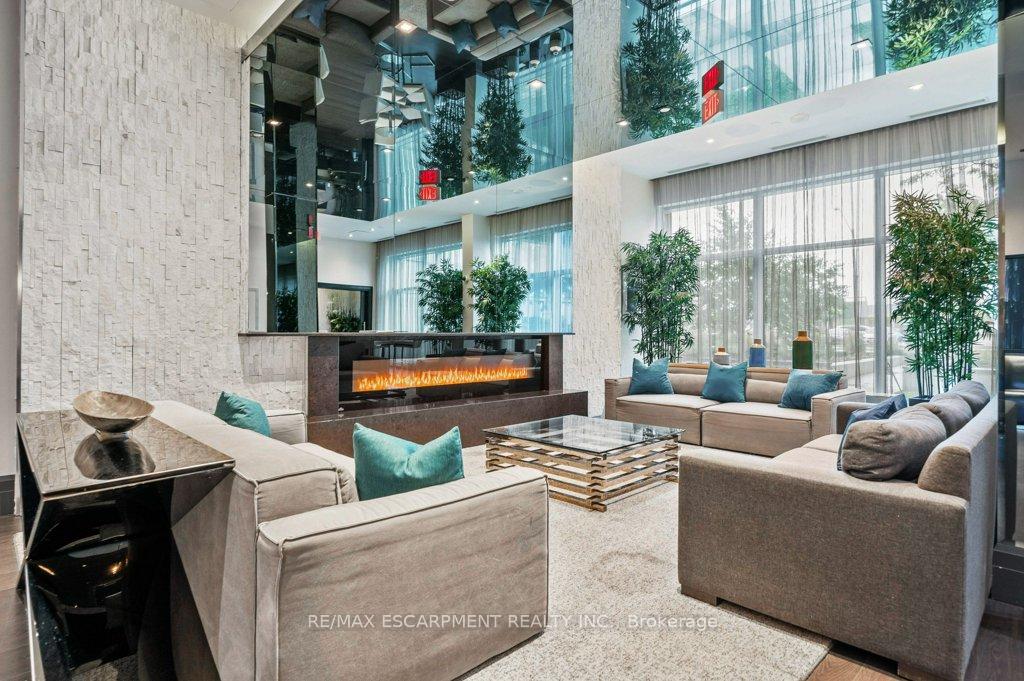 2 Bedrooms Condo at 55 Speers, Oakville For sale