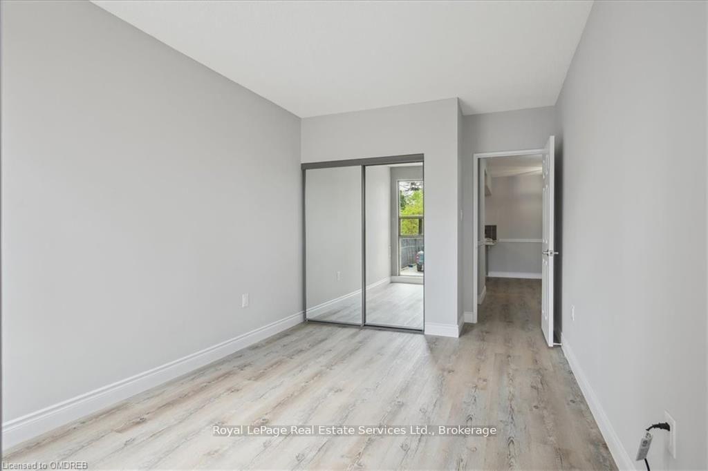 2 Bedrooms Condo at 162 REYNOLDS,  Oakville For sale