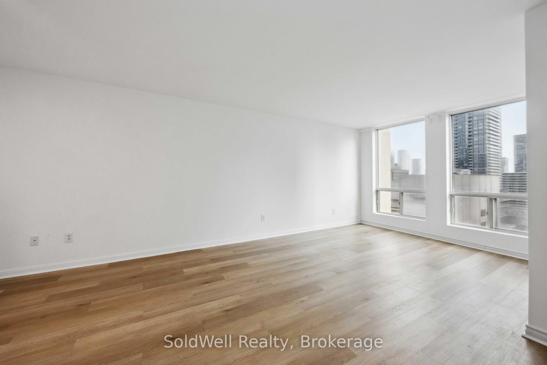 2 Bedrooms Condo at 25 Grenville,  Toronto For sale
