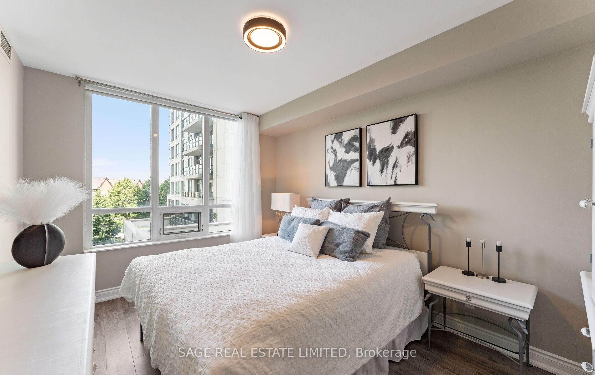 2 Bedrooms Condo at 88 Promenade, Vaughan For sale