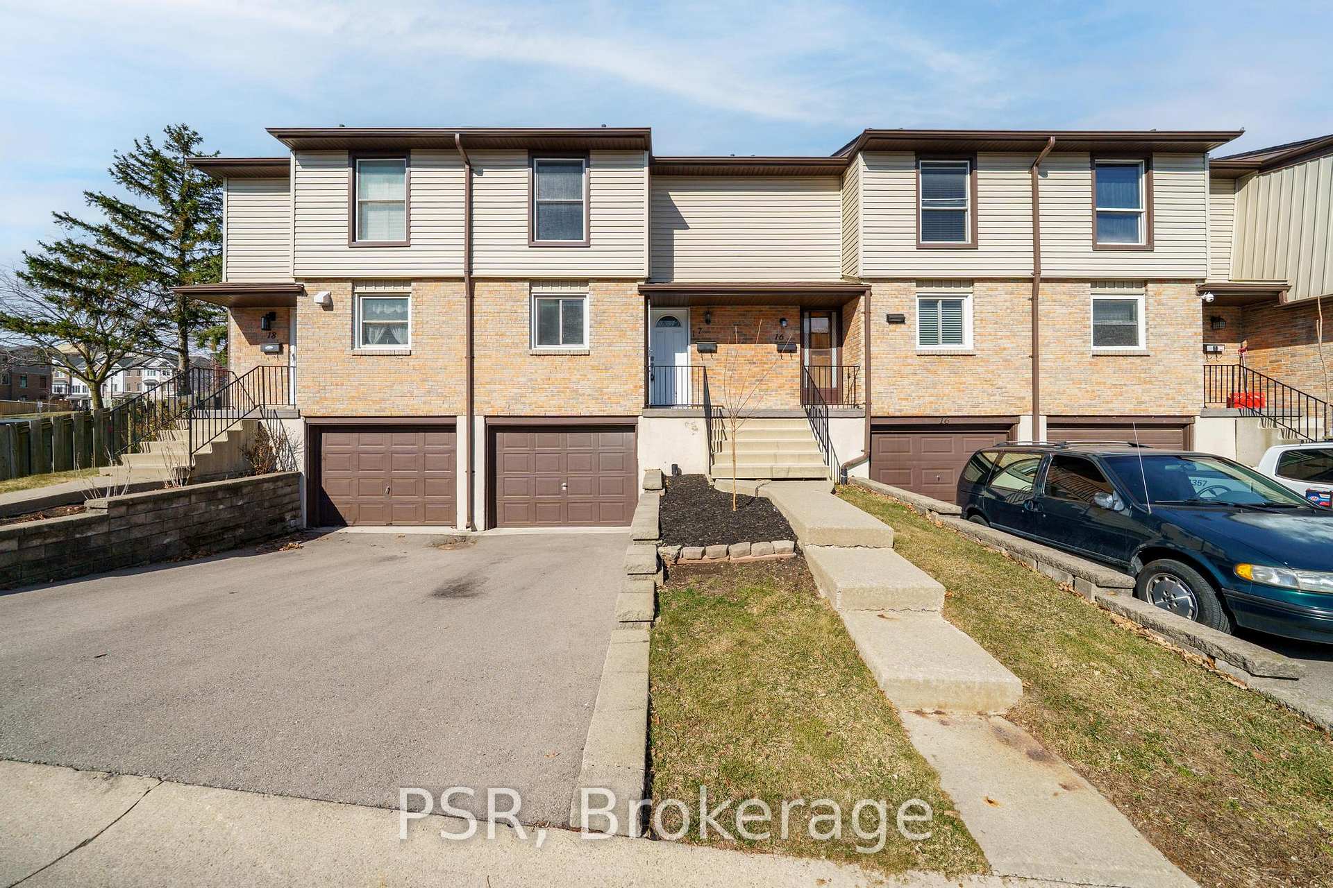 3 Bedrooms Condo at 10 Angus, Hamilton For sale