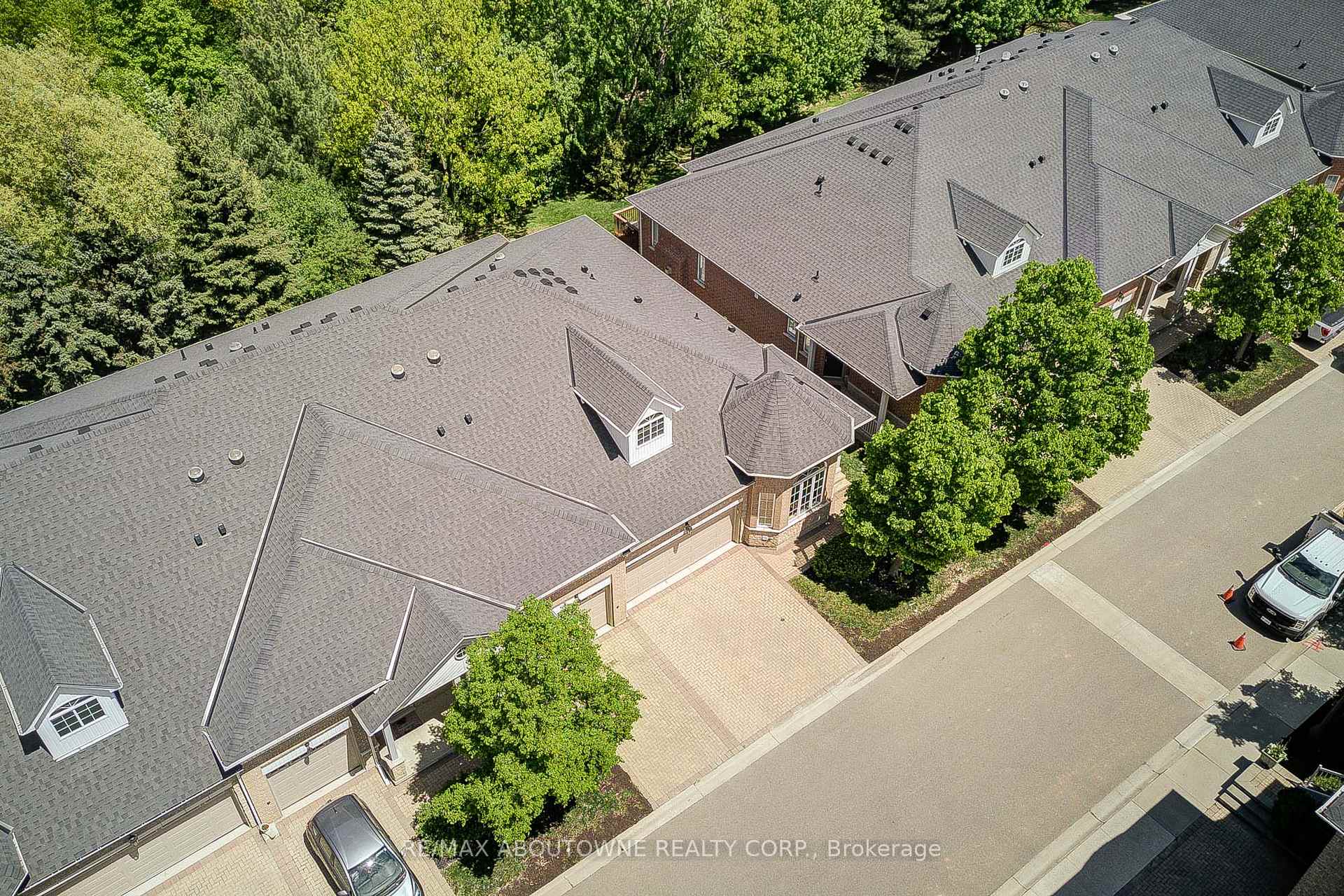 2 Bedrooms Condo at 1169 Dorval, Oakville For sale