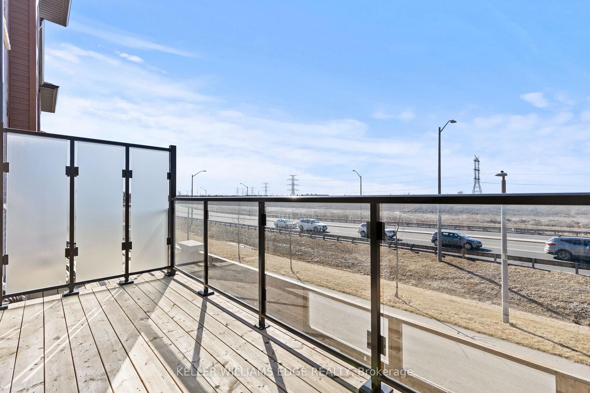 3 Bedrooms Condo at 30 Time Square, Hamilton For sale