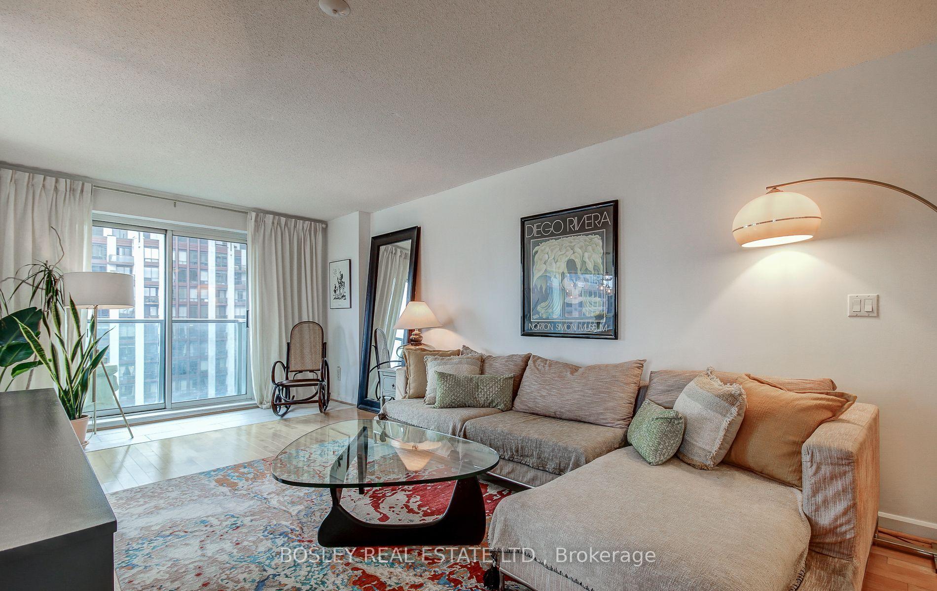 2 Bedrooms Condo at 8 Park, Toronto For sale