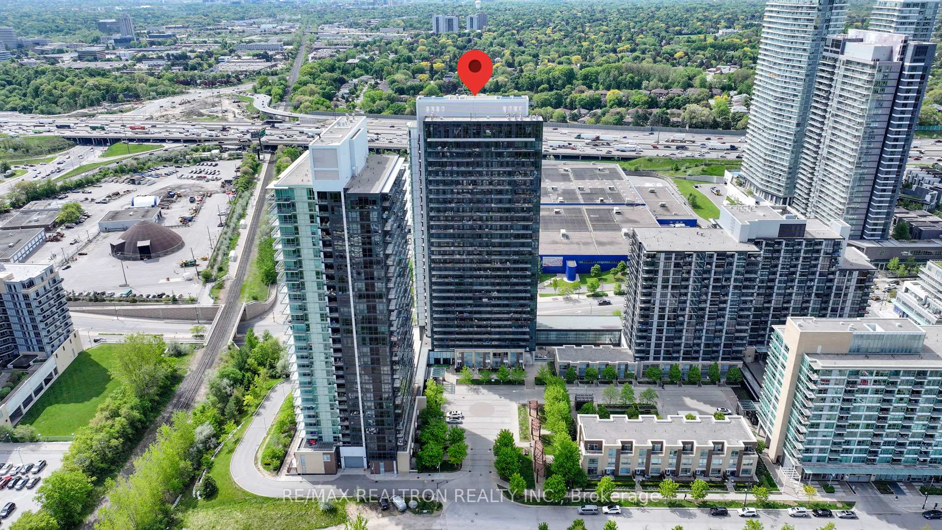 3 Bedrooms Condo at 29 Singer, Toronto For sale