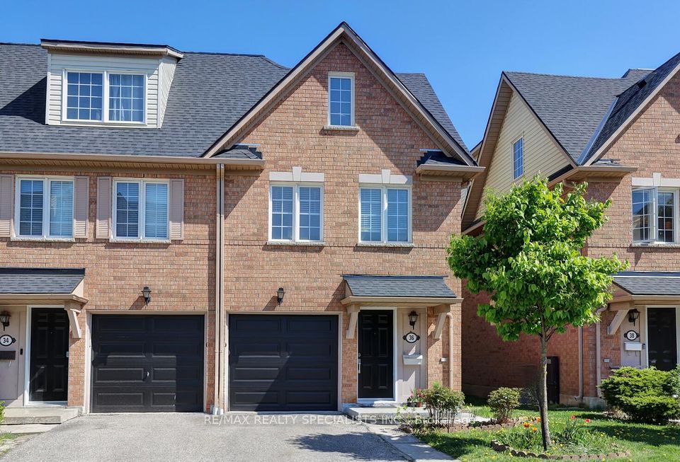 1128 Dundas
