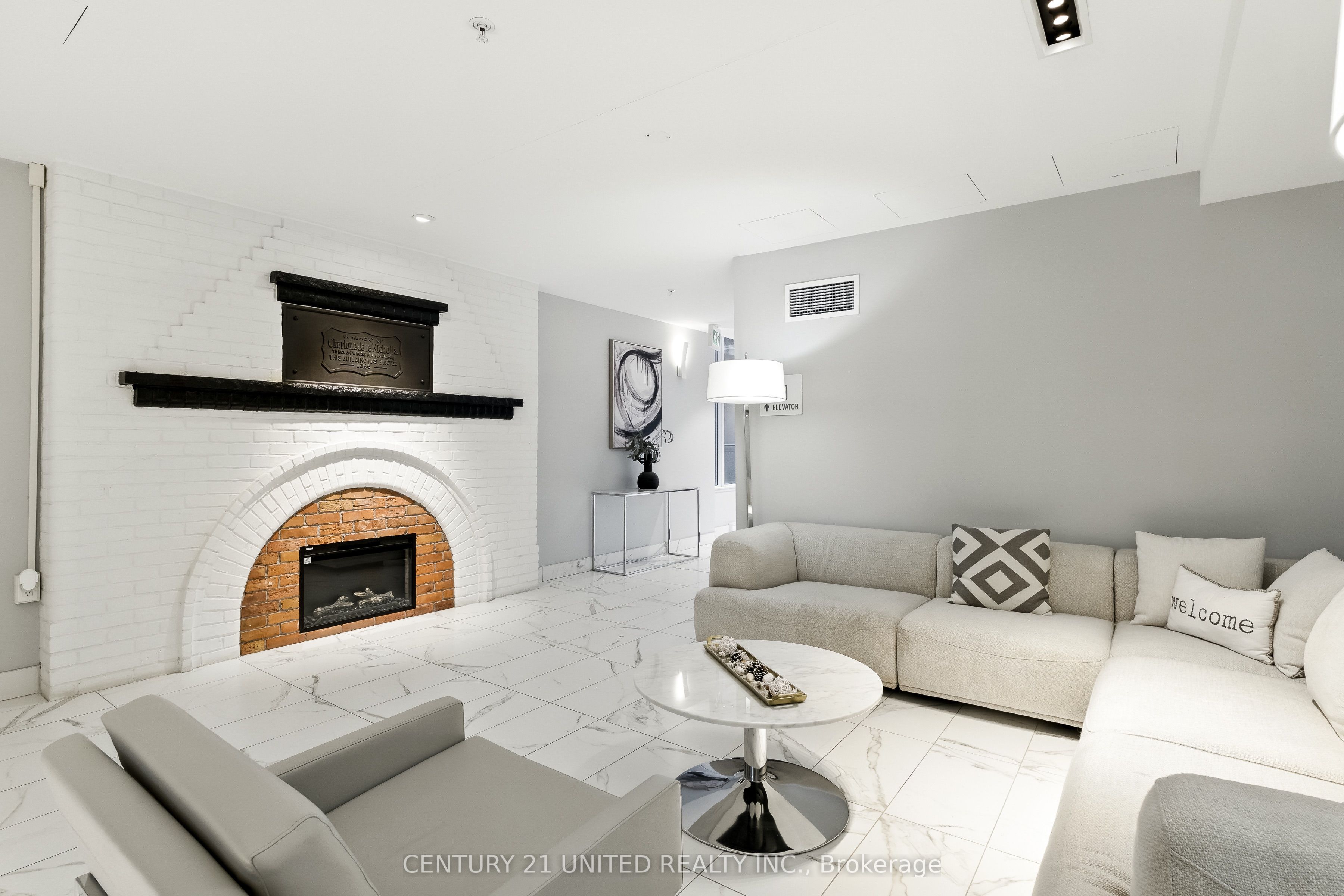 475 George Street N, #201